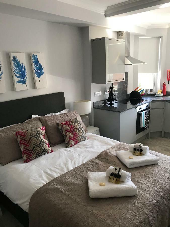 Berkshire Serviced Apartment Helena 12 Reading Eksteriør bilde